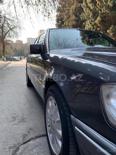 Mercedes E 220 1995, 346,200 km - 2.2 l - Bakı