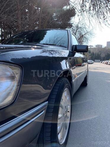 Mercedes E 220 1995, 346,200 km - 2.2 l - Bakı