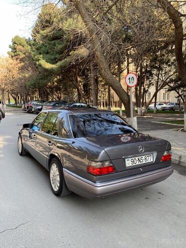 Mercedes E 220 1995, 346,200 km - 2.2 l - Bakı