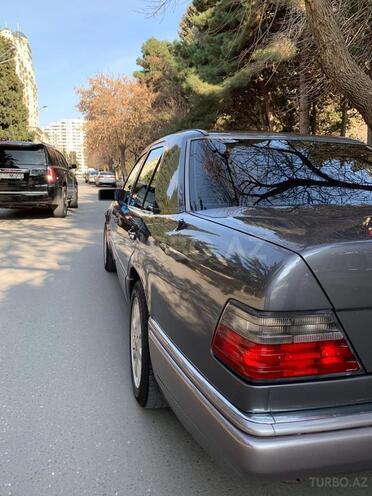 Mercedes E 220 1995, 346,200 km - 2.2 l - Bakı