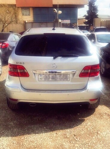 Mercedes B 180 2011, 92,800 km - 1.8 l - Bakı
