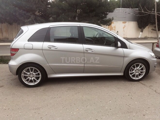 Mercedes B 180 2011, 92,800 km - 1.8 l - Bakı
