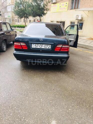Mercedes E 240 2000, 232,800 km - 2.4 l - Gəncə
