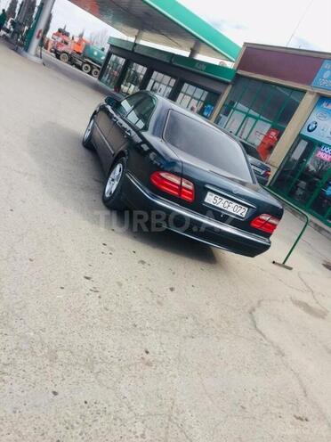 Mercedes E 240 2000, 232,800 km - 2.4 l - Gəncə