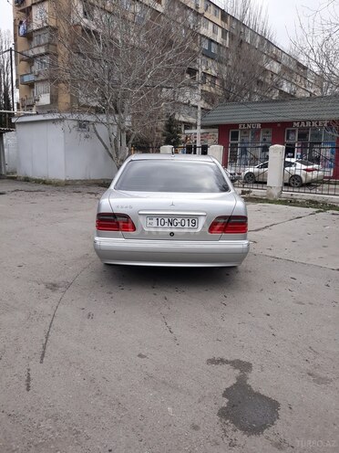 Mercedes E 240 2000, 223,000 km - 2.4 l - Bakı