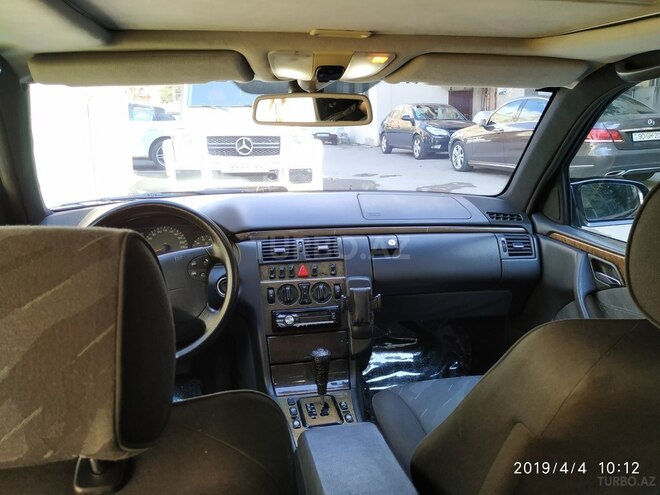 Mercedes E 260 1999, 299,000 km - 2.6 l - Bakı