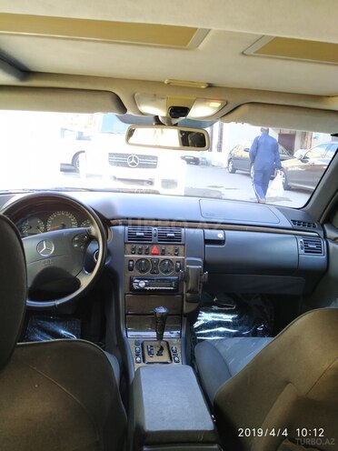Mercedes E 260 1999, 299,000 km - 2.6 l - Bakı
