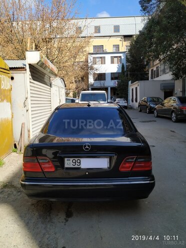 Mercedes E 260 1999, 299,000 km - 2.6 l - Bakı