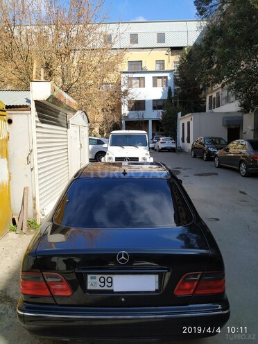 Mercedes E 260 1999, 299,000 km - 2.6 l - Bakı
