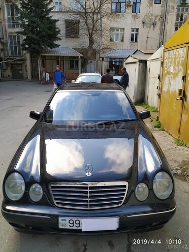 Mercedes E 260 1999, 299,000 km - 2.6 l - Bakı