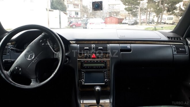 Mercedes E 220 2000, 268,000 km - 2.2 l - Bakı