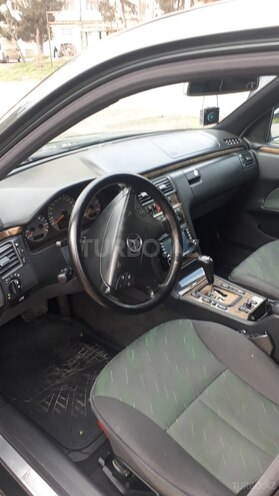 Mercedes E 220 2000, 268,000 km - 2.2 l - Bakı