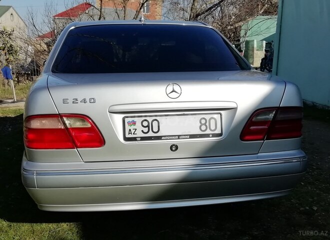 Mercedes E 240 2001, 290,712 km - 2.6 l - Bakı