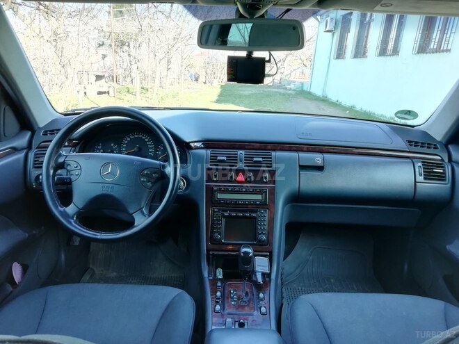 Mercedes E 240 2001, 290,712 km - 2.6 l - Bakı