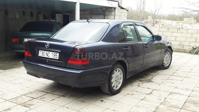 Mercedes C 220 1999, 123,456 km - 2.2 l - Qusar