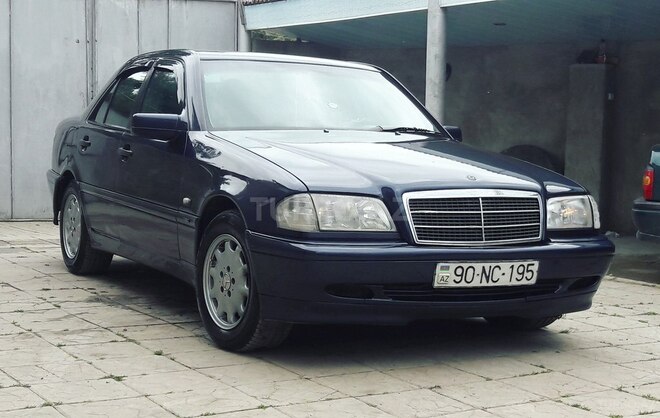 Mercedes C 220 1999, 123,456 km - 2.2 l - Qusar
