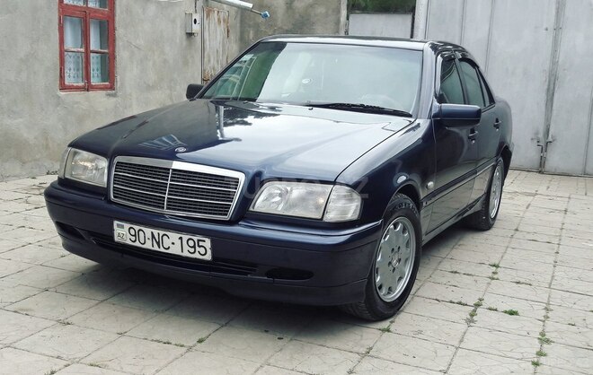 Mercedes C 220 1999, 123,456 km - 2.2 l - Qusar