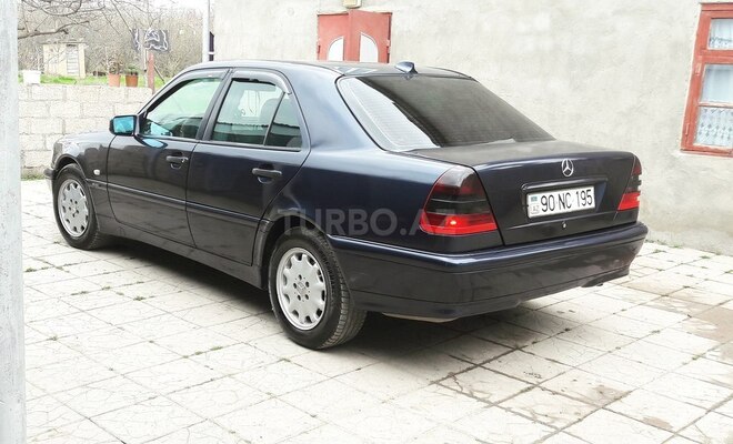 Mercedes C 220 1999, 123,456 km - 2.2 l - Qusar