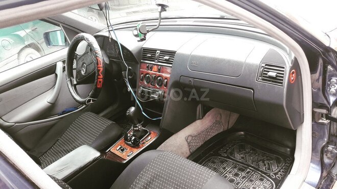 Mercedes C 220 1999, 123,456 km - 2.2 l - Qusar
