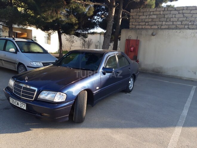 Mercedes C 220 2000, 234,000 km - 2.2 l - Bakı