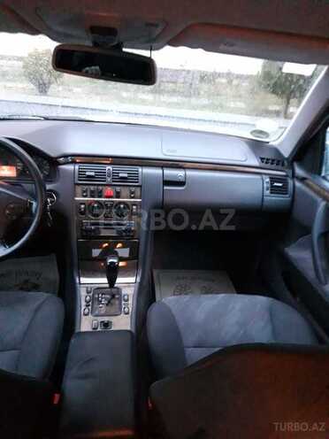 Mercedes E 200 2001, 240,000 km - 2.0 л - Bakı