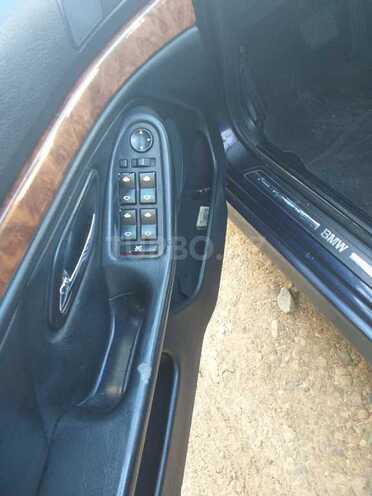 BMW 535 1998, 295,872 km - 3.5 л - Şirvan