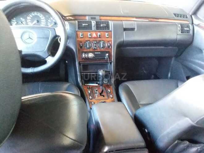Mercedes E 240 1998, 304,000 km - 2.4 l - Zaqatala