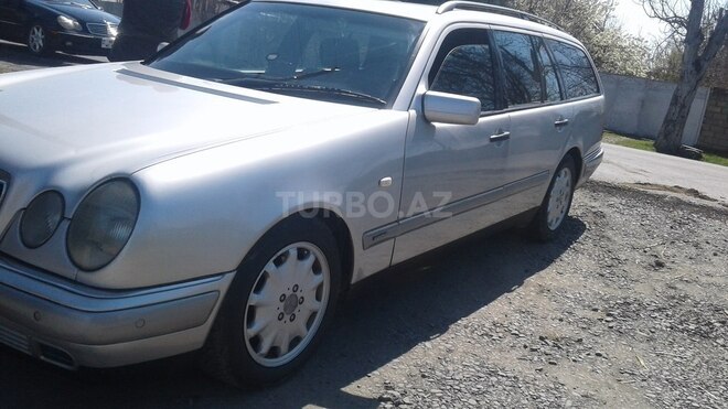Mercedes E 240 1998, 304,000 km - 2.4 l - Zaqatala