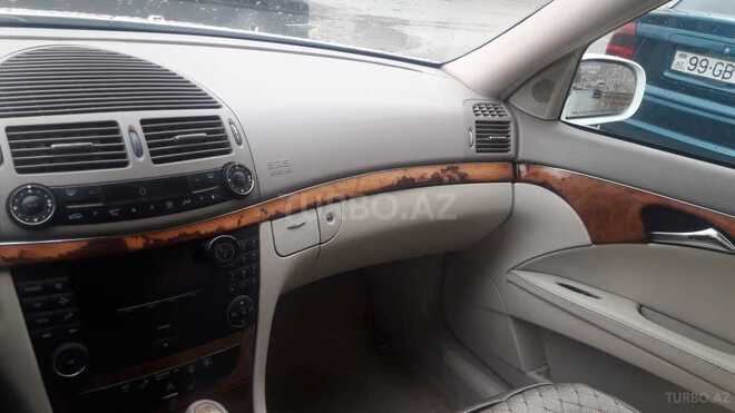Mercedes E 240 2003, 295,000 km - 2.6 l - Bakı
