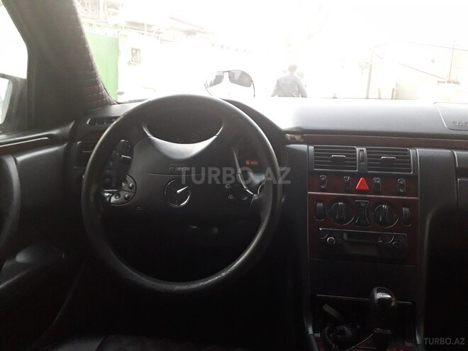 Mercedes E 220 2001, 295,000 km - 2.2 л - Bakı