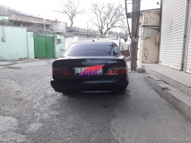 Mercedes E 220 2001, 295,000 km - 2.2 л - Bakı