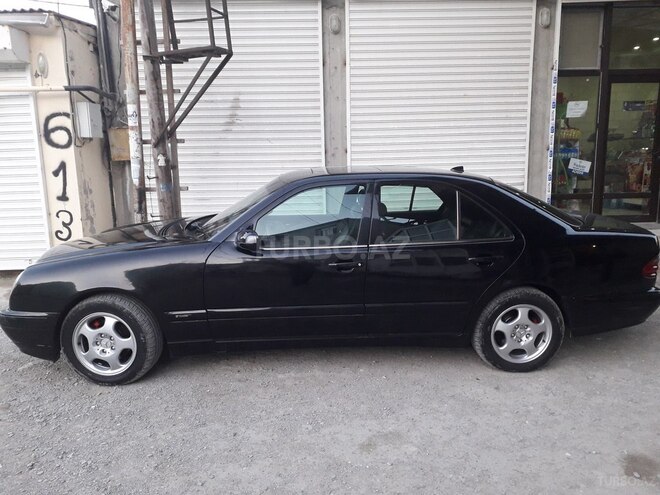 Mercedes E 220 2001, 295,000 km - 2.2 л - Bakı