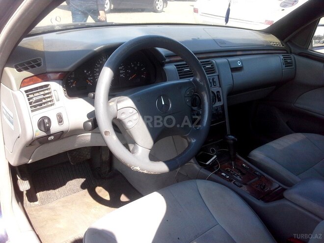 Mercedes E 220 2000, 222,000 km - 2.2 л - Bakı