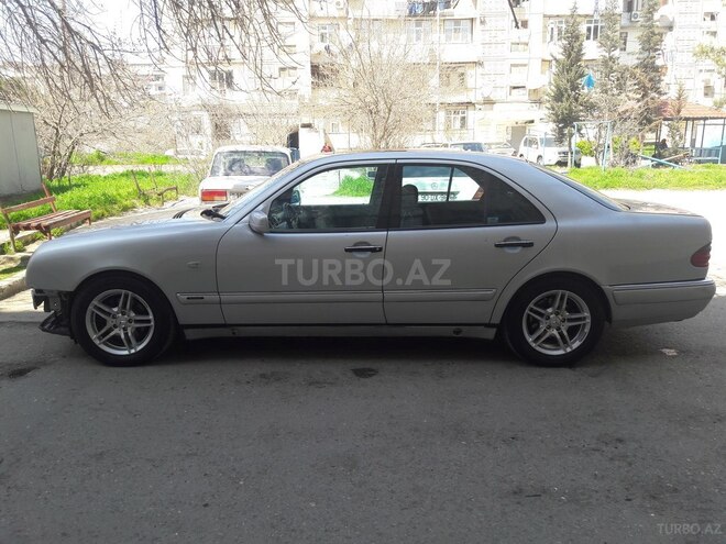 Mercedes E 240 1998, 328,475 km - 2.4 л - Bakı