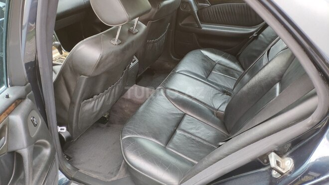 Mercedes E 240 1998, 295,300 km - 2.4 l - Ucar