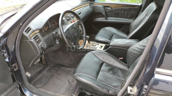 Mercedes E 240 1998, 295,300 km - 2.4 l - Ucar
