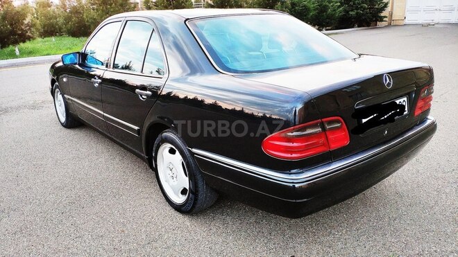 Mercedes E 240 1998, 295,300 km - 2.4 l - Ucar
