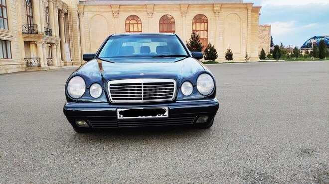 Mercedes E 240 1998, 295,300 km - 2.4 l - Ucar