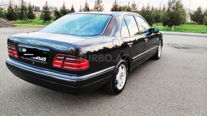 Mercedes E 240 1998, 295,300 km - 2.4 l - Ucar
