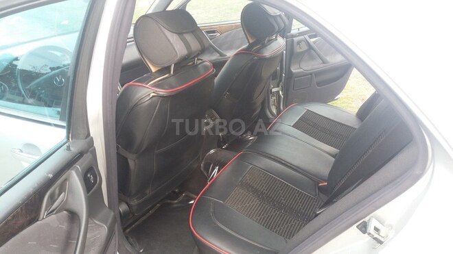 Mercedes E 240 2000, 180,000 km - 2.4 l - Gəncə