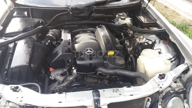 Mercedes E 240 2000, 180,000 km - 2.4 l - Gəncə