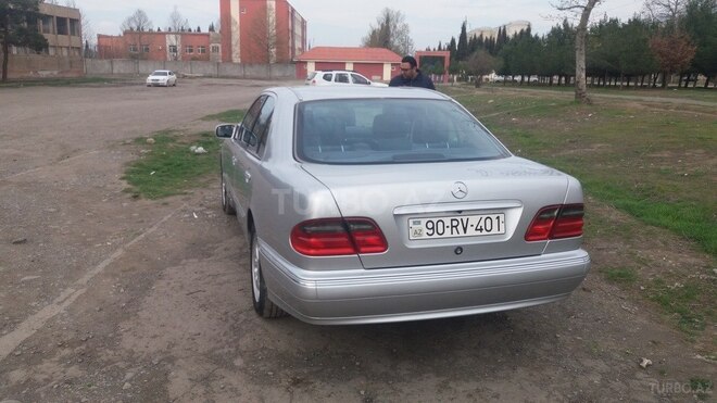 Mercedes E 240 2000, 180,000 km - 2.4 l - Gəncə