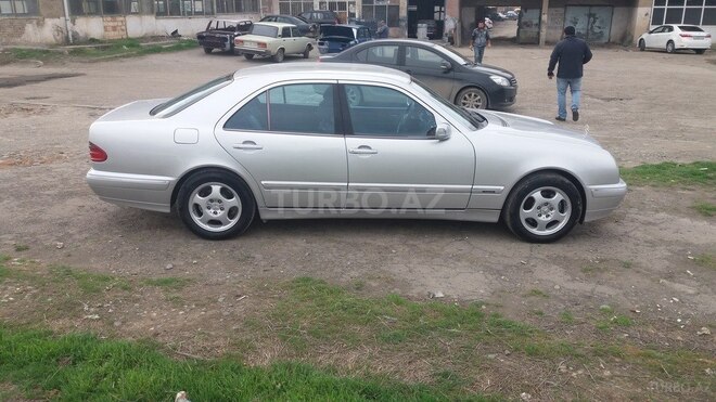 Mercedes E 240 2000, 180,000 km - 2.4 l - Gəncə