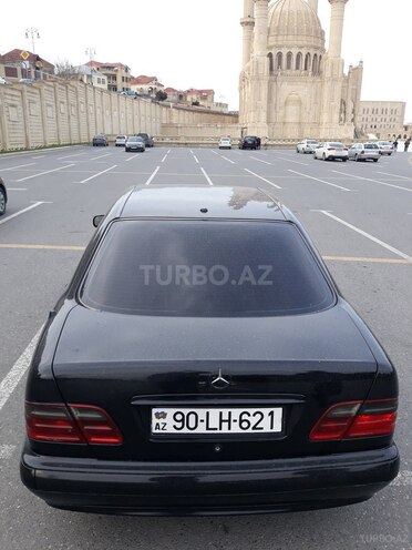 Mercedes E 220 2000, 330,000 km - 2.2 l - Bakı