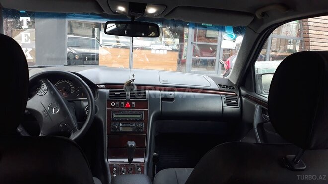 Mercedes E 220 2000, 330,000 km - 2.2 l - Bakı