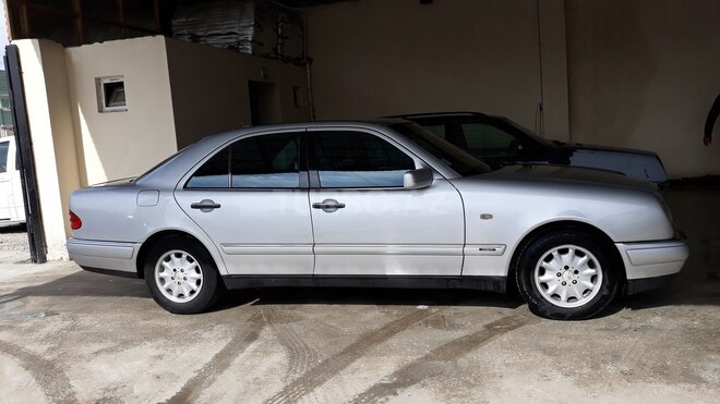 Mercedes E 200 1998, 289,000 km - 2.0 l - Gəncə