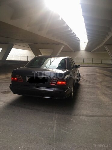 Mercedes E 220 2000, 390,000 km - 2.2 л - Bakı