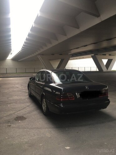Mercedes E 220 2000, 390,000 km - 2.2 л - Bakı