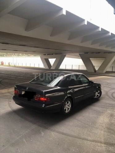 Mercedes E 220 2000, 390,000 km - 2.2 л - Bakı