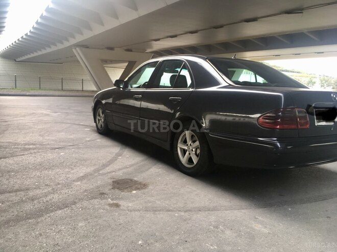 Mercedes E 220 2000, 390,000 km - 2.2 л - Bakı